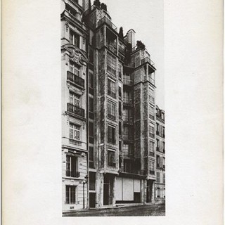 RASSEGNA 28: PERRET: 25 BIS RUE FRANKLIN. Bologne: CIPIA, 1986. Auguste Perret’s Paris Apartments.