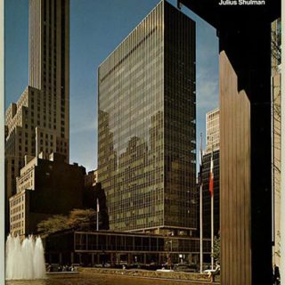 Shulman, Julius : THE PHOTOGRAPHY OF ARCHITECTURE AND DESIGN. New York/London: Whitney Library of Design/The Architectural Press, 1977.